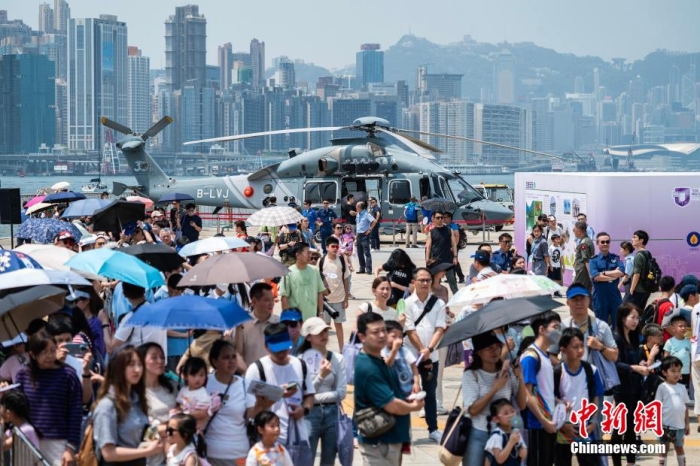 图为开放日活动吸引众多市民前来参与。<a target='_blank' href='//' >中新网</a>记者 侯宇 摄