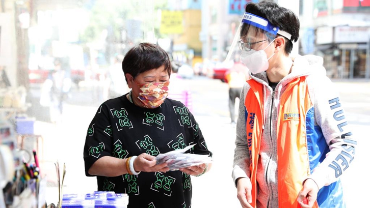 &ldquo;抗疫快递员&rdquo;为香港市民送去中央关爱