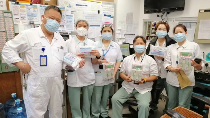 岂曰无衣 与子同袍&mdash;&mdash;香港各界支援一线、关爱医护行动综述