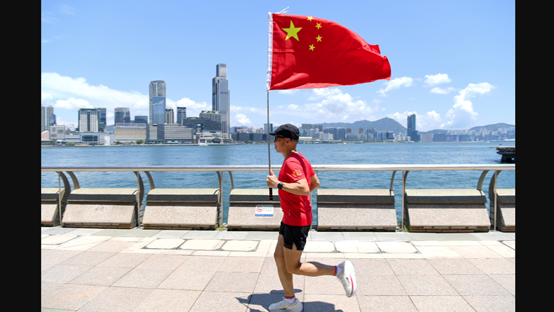 &ldquo;奔跑&rdquo;在香江的五星红旗